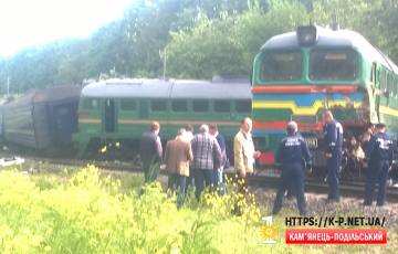 Біля Кам'янця зіштовхнулись 2 потяга. Відео + фото.