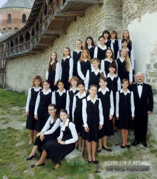 21 квітня 1981 року заснована народна дитячо-юнацька хорова капела “Журавлик”