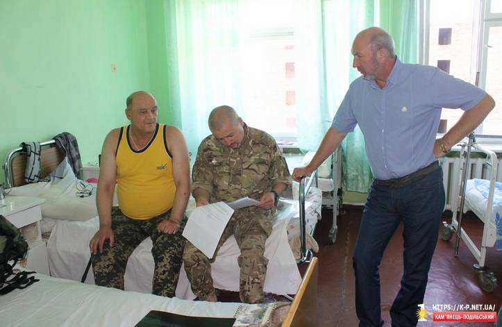 Михайло Сімашкевич відвідав у лікарні учасника АТО
