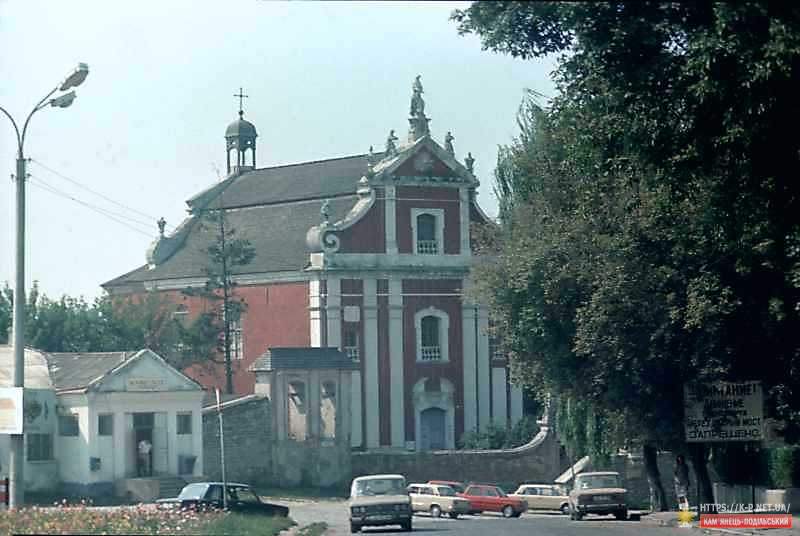 Вигляд на костел у 1980-х роках