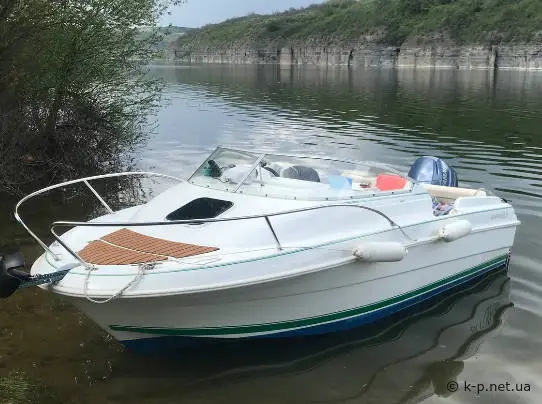 Катер на Дністрі