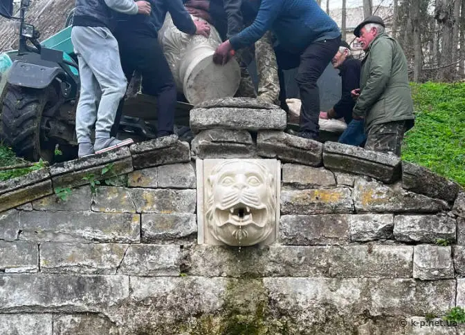 Встановлення вази на фонтан