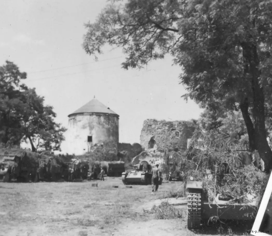 Угорські танки у фортеці. Липень 1941р.