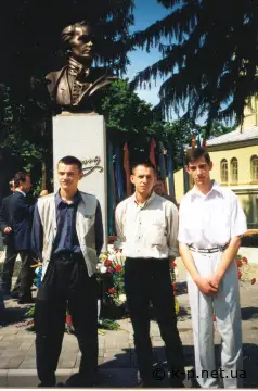 19 травня 2000 року  відкрито погруддя Шевченка