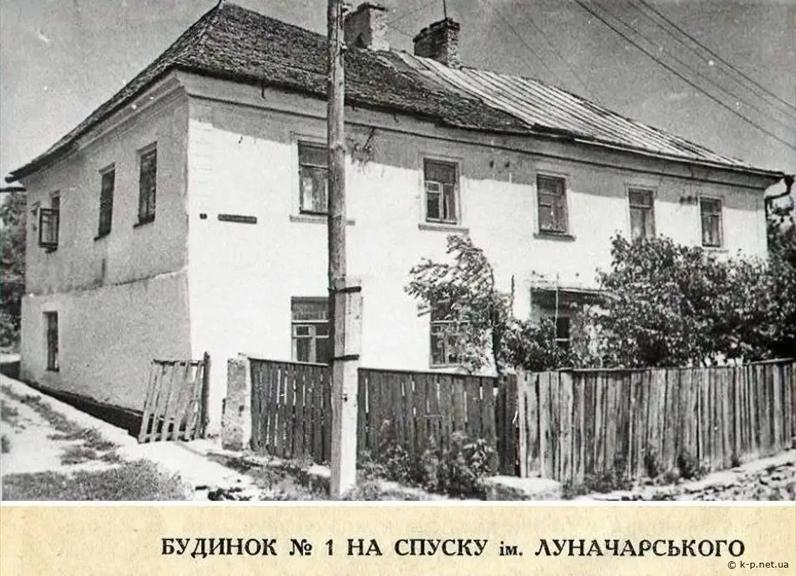 Будинок №1 по Зантуській, який перебудувано на 3 поверхи
