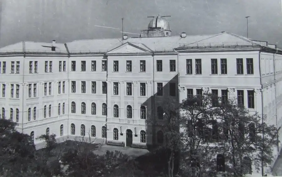 Знімок училища з архіву Миколая Рябого 1960-х