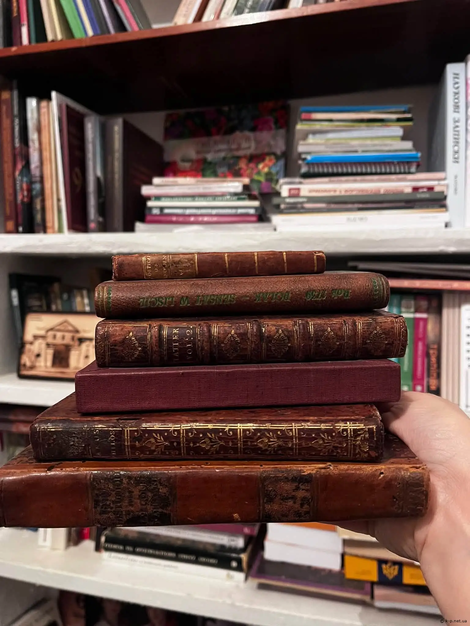 Книги бібліотеки